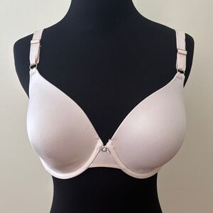 ❤️3/$15❤️ Vanity Fair Smoothing Cream Underwire Bra 36D